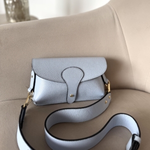 Torebka Noa mała listonoszka skóra naturalna błękitna